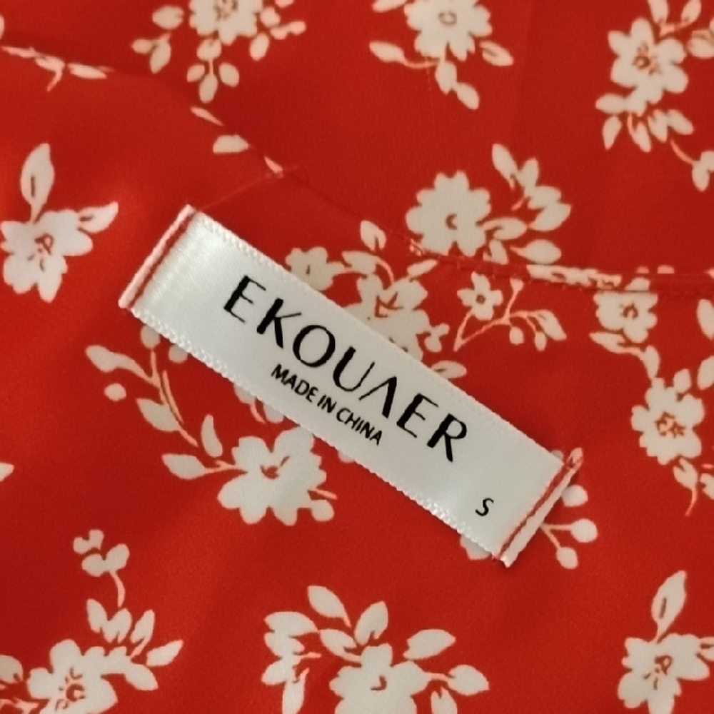 Elegant Red Floral Tank Top - Picture 6 of 6